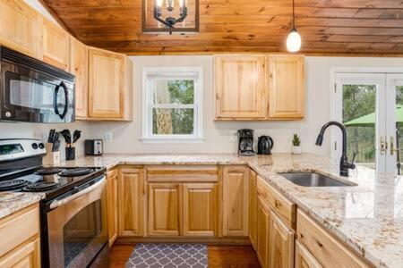 Harpers Ferry Cabin Hot Tub, Deck, Fire Pit, Wifi Buitenkant foto