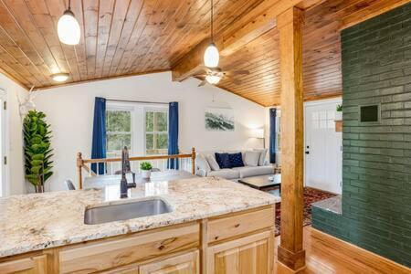 Harpers Ferry Cabin Hot Tub, Deck, Fire Pit, Wifi Buitenkant foto
